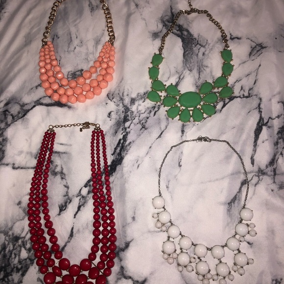 Women’s fashion necklace - Picture 2 of 2